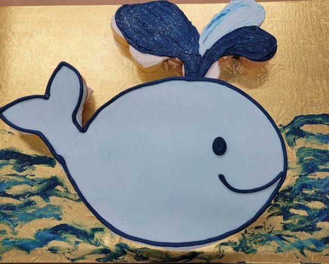whale shaped pull-apart cupcake