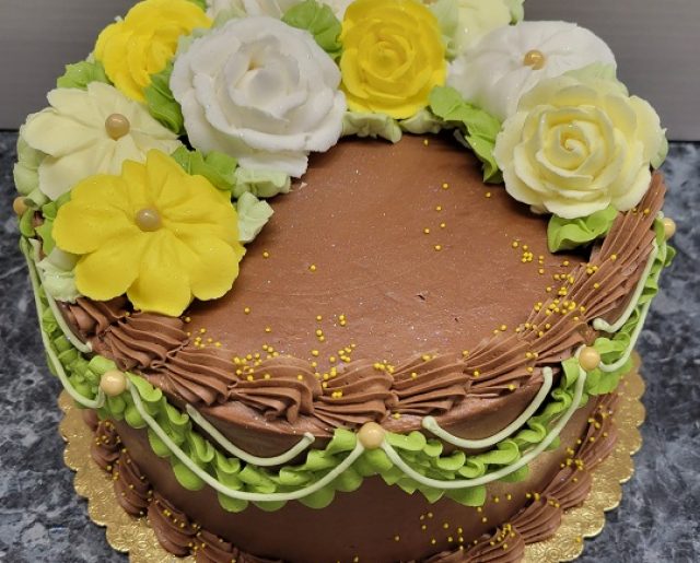 flower round layered cake